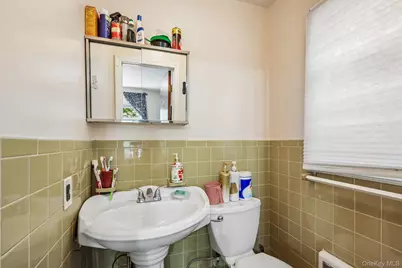 583 Bellevue Avenue N, Yonkers, NY 10703 - Photo 33