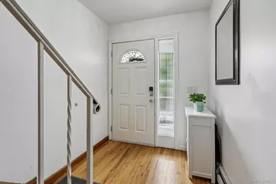 583 Bellevue Avenue N, Yonkers, NY 10703 - Photo 9