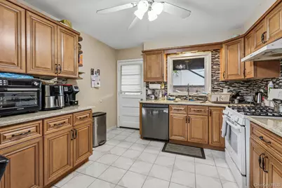 583 Bellevue Avenue N, Yonkers, NY 10703 - Photo 29