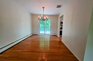 25 Oakwood Dr, Wappingers Falls, NY 12590 - Photo 9