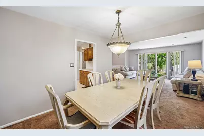 4 Sherbrooke Drive, Smithtown, NY 11787 - Photo 11