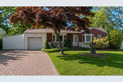 3 Hickory Place, Bay Shore, NY 11706 - Photo 1