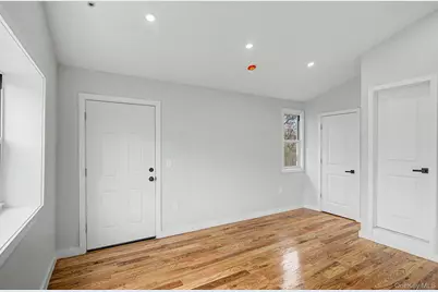 19 West Side Avenue, Bay Shore, NY 11706 - Photo 11