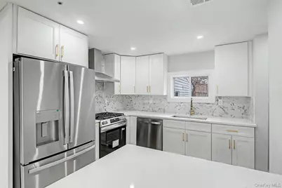 19 West Side Avenue, Bay Shore, NY 11706 - Photo 7
