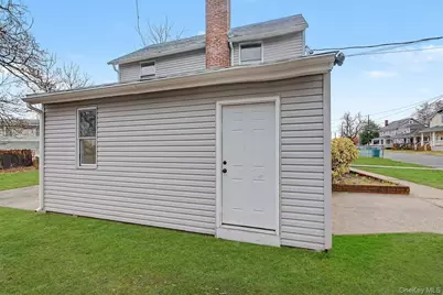 19 West Side Avenue, Bay Shore, NY 11706 - Photo 19