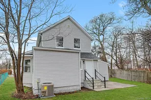 19 Westside Ave, Bay Shore, NY 11706 - Photo 17