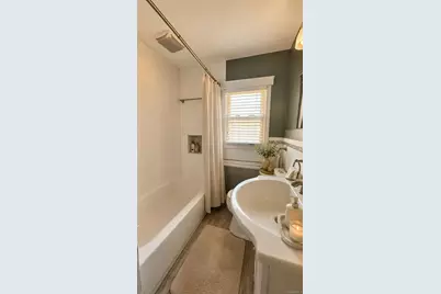 31 Weeks Avenue #2, Oyster Bay, NY 11771 - Photo 9