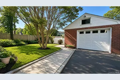 31 Weeks Avenue #2, Oyster Bay, NY 11771 - Photo 15
