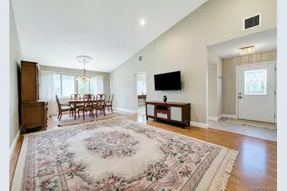 180 Strathmore Gate Drive, Stony Brook, NY 11790 - Photo 7