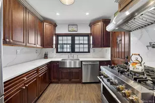 27 Desmond Ave, Bronxville, NY 10708 - Photo 15