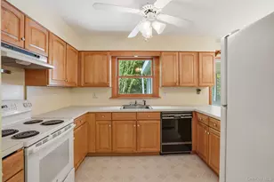 34 Julie Dr, Hopewell Junction, NY 12533 - Photo 9