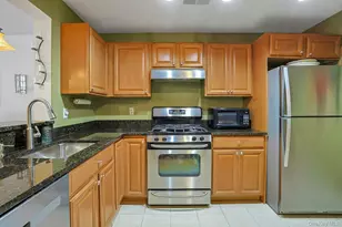 1310 Round Pointe Dr, Haverstraw, NY 10927 - Photo 13
