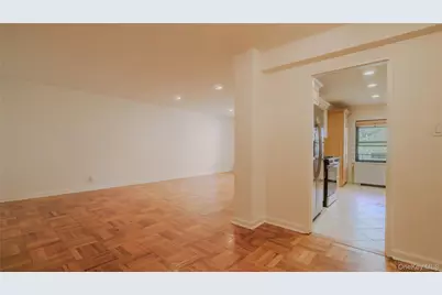 20 Canterbury Road #1P, Great Neck, NY 11021 - Photo 5