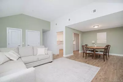 172 Mac Gregor Street, New York, NY 10309 - Photo 7