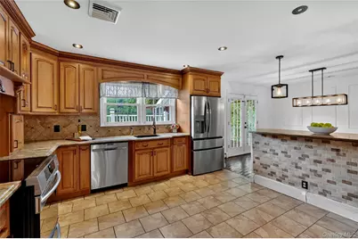 585 Bedford Road, Pleasantville, NY 10570 - Photo 7