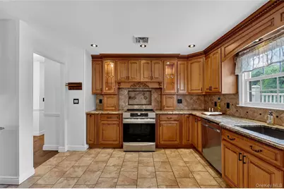 585 Bedford Road, Pleasantville, NY 10570 - Photo 9