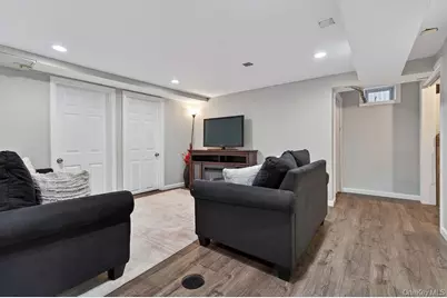 437 Fourth Avenue, Pelham, NY 10803 - Photo 25