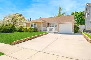 505 Lariat Ln, Bethpage, NY 11714 - Photo 3