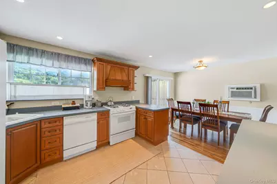 7 Berkeley Avenue, Selden, NY 11784 - Photo 9