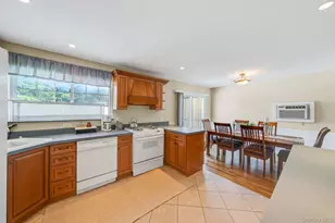 7 Berkeley Ave, Selden, NY 11784 - Photo 9
