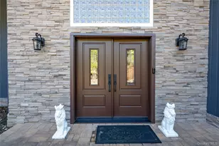 26 Tamara Ct, Melville, NY 11747 - Photo 3