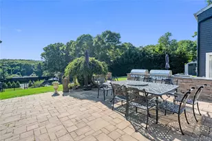 26 Tamara Ct, Melville, NY 11747 - Photo 37