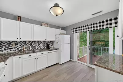 31 Bridgewater Way, Poughkeepsie, NY 12601 - Photo 9