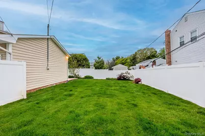 39 Pal Street, Plainview, NY 11803 - Photo 35