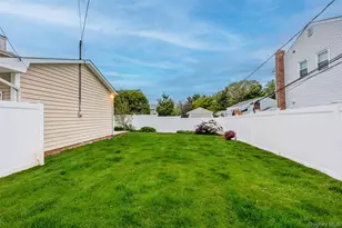 39 Pal St, Plainview, NY 11803 - Photo 35