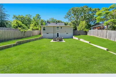 18 Richmond Hill Road, Sound Beach, NY 11789 - Photo 5