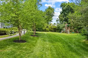 125 Hicks Ln, Great Neck, NY 11024 - Photo 23