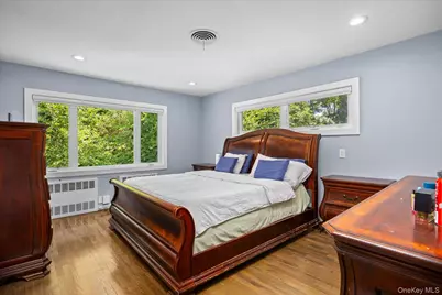 125 Hicks Lane, Great Neck, NY 11024 - Photo 19
