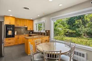125 Hicks Ln, Great Neck, NY 11024 - Photo 13