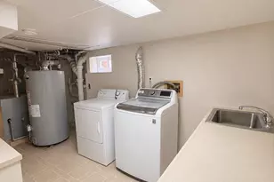 33-15 208th St, Bayside, NY 11361 - Photo 23