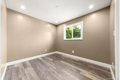 9 N Ann Drive, Freeport, NY 11520 - Photo 5