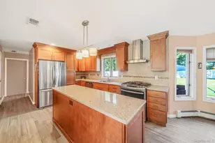 6 Sachem Ct, Farmingville, NY 11738 - Photo 9