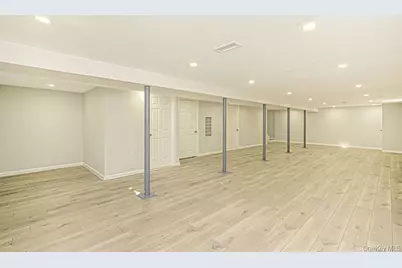180 Park Avenue, Deer Park, NY 11729 - Photo 9