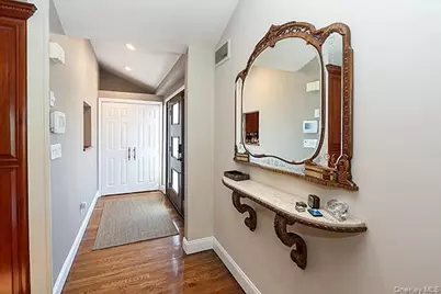32 Randy Lane, Plainview, NY 11803 - Photo 3
