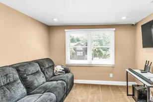 2 Vermont St, Lindenhurst, NY 11757 - Photo 17