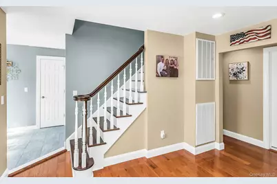 2 Vermont Street, Lindenhurst, NY 11757 - Photo 5