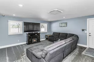 2 Vermont St, Lindenhurst, NY 11757 - Photo 11