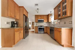 47 Jordan Dr, Medford, NY 11763 - Photo 9