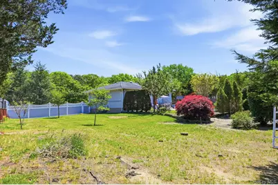 1072 Connetquot Avenue, Central Islip, NY 11722 - Photo 33