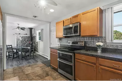 1072 Connetquot Avenue, Central Islip, NY 11722 - Photo 13
