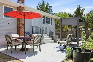 1072 Connetquot Ave, Central Islip, NY 11722 - Photo 31