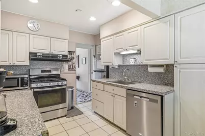3960 Wellwood Road, Seaford, NY 11783 - Photo 11