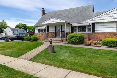 3960 Wellwood Road, Seaford, NY 11783 - Photo 5