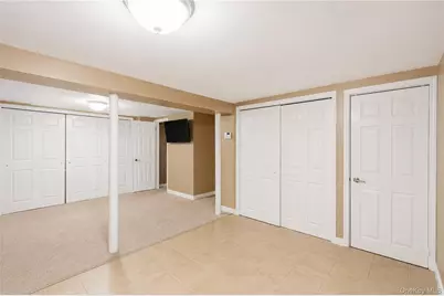 73 Danbury Street, Bay Shore, NY 11706 - Photo 25
