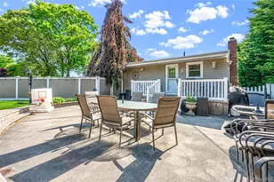 73 Danbury St, Bay Shore, NY 11706 - Photo 29
