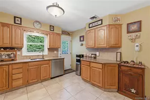 73 Danbury St, Bay Shore, NY 11706 - Photo 9